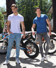 Cargar imagen en el visor de la galería, Playera Alfani Urban Cuello V, 0127