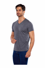 Cargar imagen en el visor de la galería, Playera Alfani Urban Cuello V, 0127