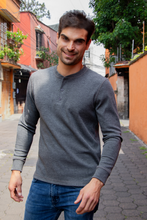 Cargar imagen en el visor de la galería, Pack 3 Playeras Premium Cuello Henley Estilo Waffle, 123-CA-3
