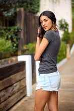 Cargar imagen en el visor de la galería, Playera Cuello V Algodon Premium, DA9050