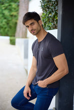 Cargar imagen en el visor de la galería, Playera Alfani Urban Cuello Aletilla, 0129